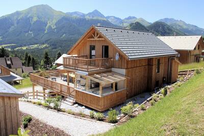 Vrijstaande vakantiehuizen op een helling op Alps Resorts Almdorf Hohentauern