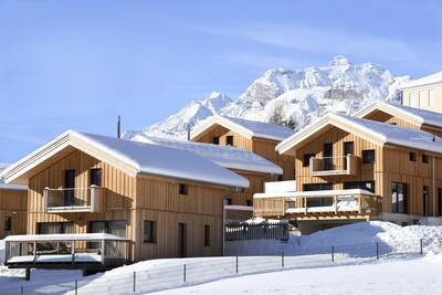 Vrijstaande chalets in de sneeuw op Alps Resorts Bergeralm Chalets