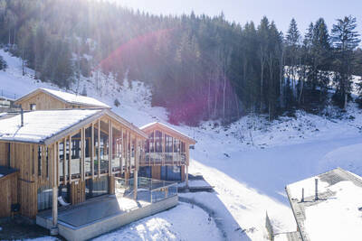 Vrijstaande luxe vakantiehuizen in de sneeuw op Alps Resorts Bergresort Hauser Kaibling