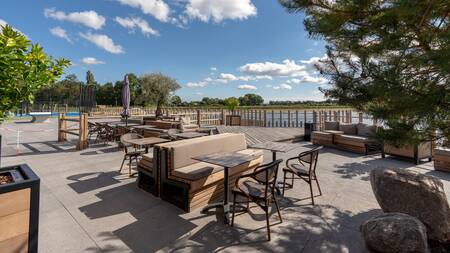 Het terras van het restaurant van Landal De Strabrechtse Vennen