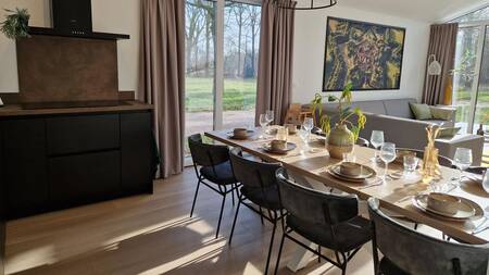 Eettafel in een vakantiewoning op Landal Landgoed Bourtange